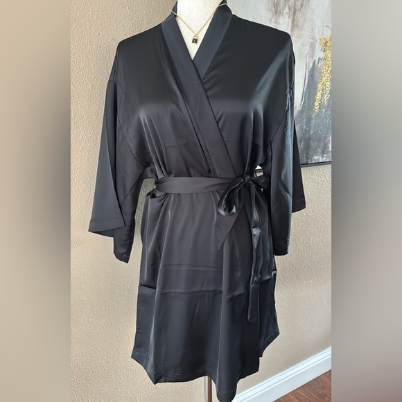 Black kimono robe wrap style dress - Picture 3 of 9